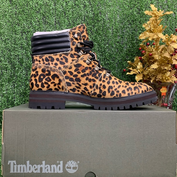 TIMBERLAND WOMEN'S LONDON SQUARE LACE-UP BOOTS - Picture 3 of 9
